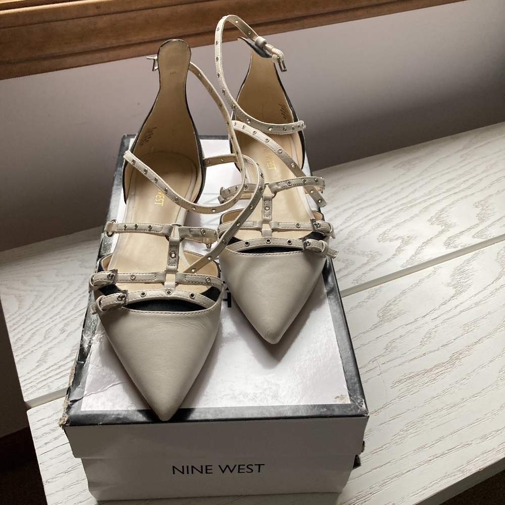 Nine West Strappy Ivory Beige Pointy Toe Flat Size 7